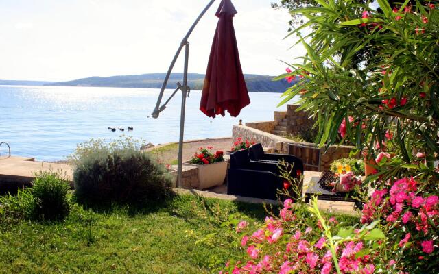 Apartment in Maslenica With Terrace