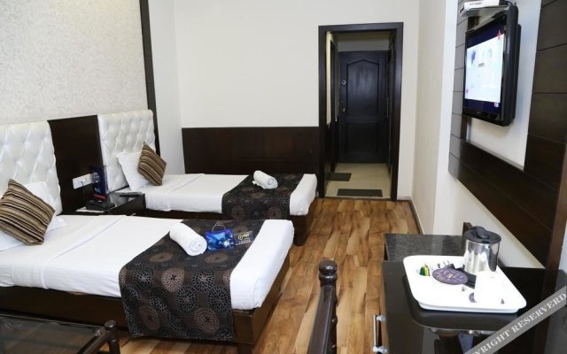 Hotel Parbhat Inn by OYO Rooms
