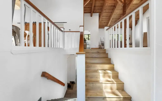 Bright & Modern Cabin Luxury Home in Carnelian Bay!