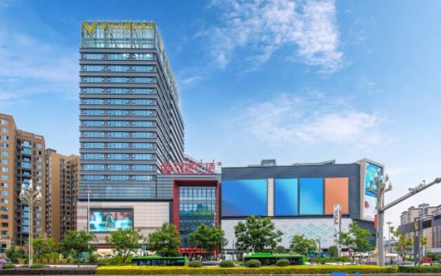 Vienna International Hotel (Xichang Wanda Plaza Xingyuehu Wetland Park)