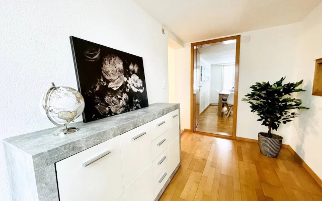 Beautiful Old Building Apartment In The Center