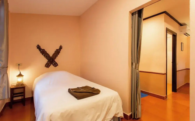 Harry's Bungalows & Restaurant