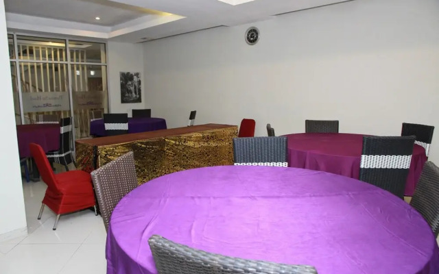 OYO 1656 Parama Su Hotel