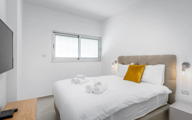 Stunning 1 BDR with balcony on Sheinkin st