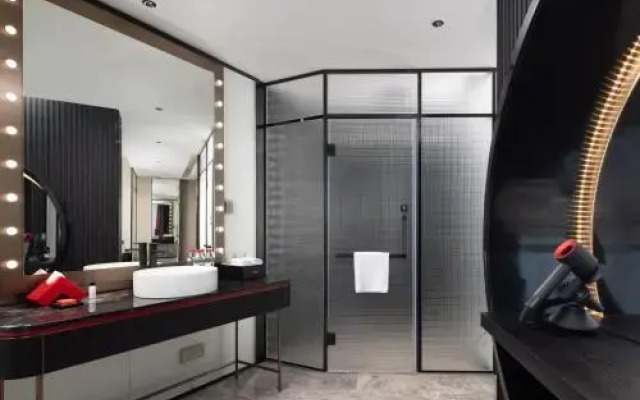 Radisson RED Hotel Zhuhai Gongbei Port