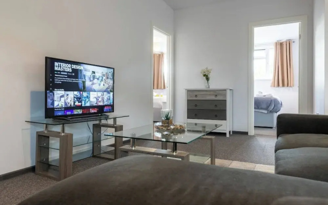 The Elderns Spacious 2BR Netflix Parkingshops