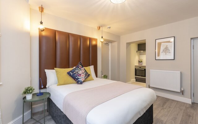 Luxurious Air Conditioned Apt High Street Kensington