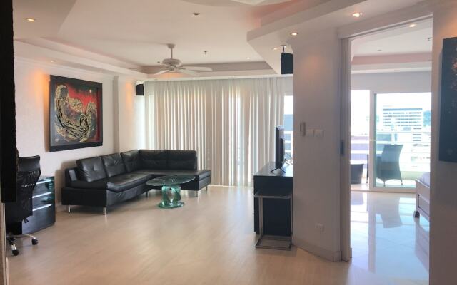 View Talay 6 Pattaya Beach Apartment by Honey