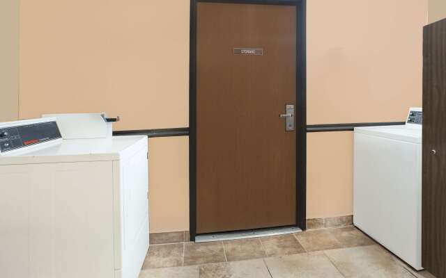 Super 8 by Wyndham Sheboygan WI