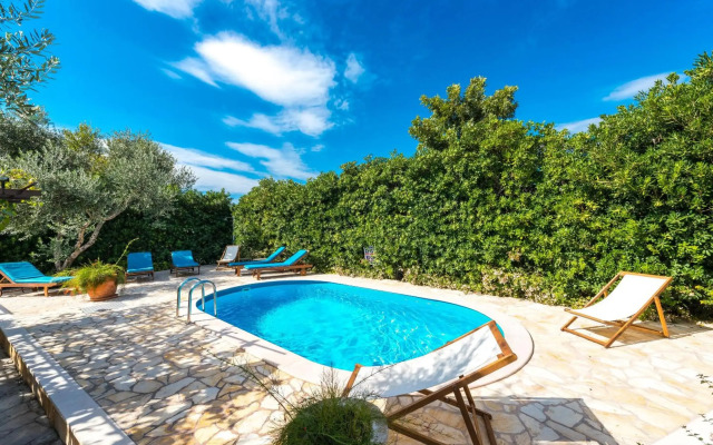 Villa Piano - Four Bedroom Villa With Terrace and Swimming Pool