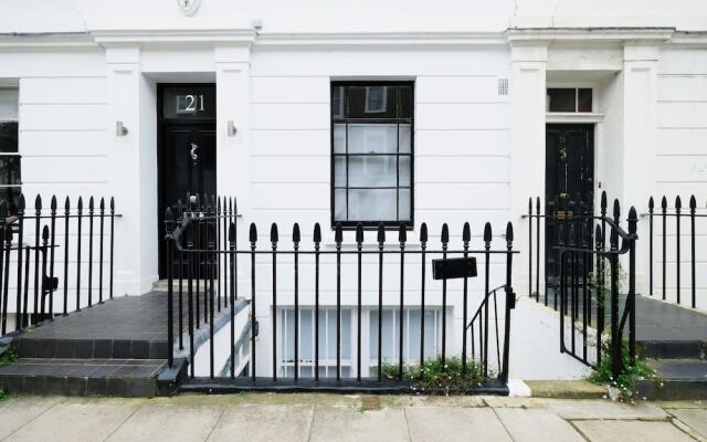 Lovely & Central Garden Flat in Victoria