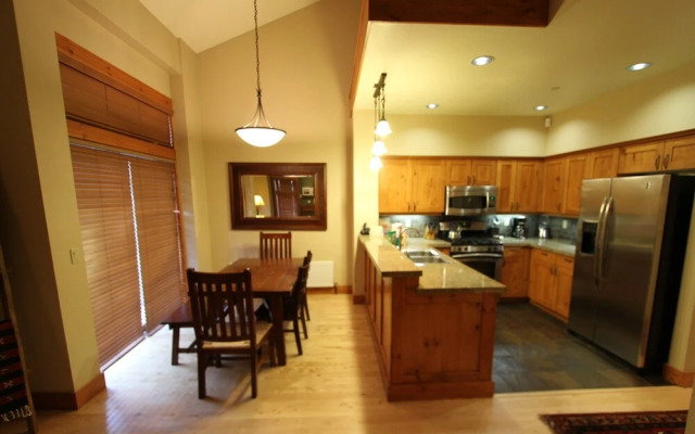 The Cabins 18 3 Bedrooms 2 Bathrooms Condo