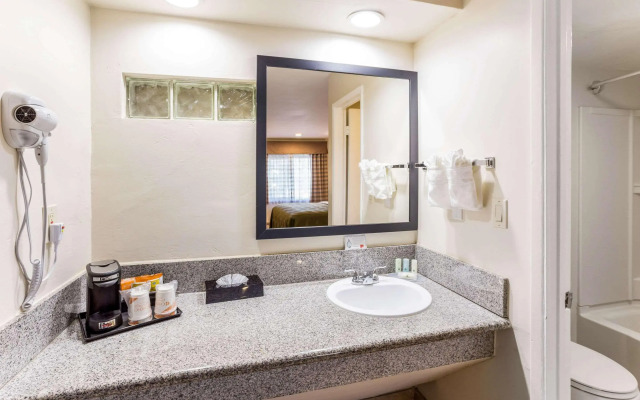 Mount Vernon Inn Escondido Downtown