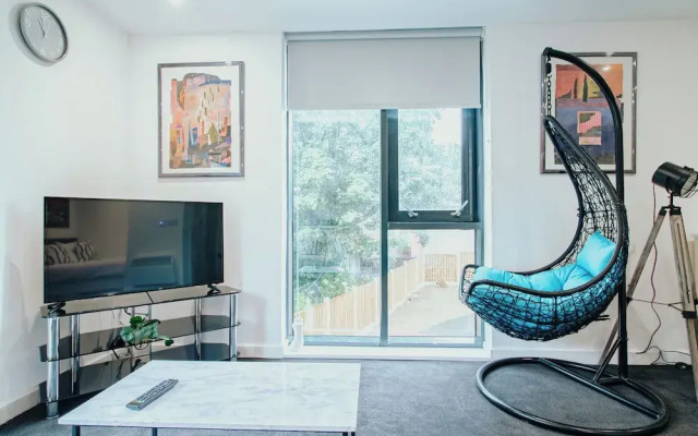 Airy and Bright Apartment in City Center