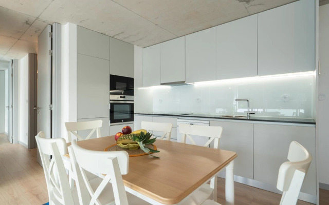 Luxurious Impressive Apartment - Balcony and Pool