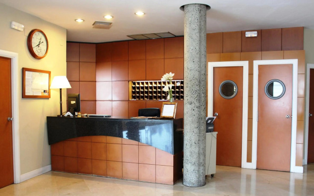 Hotel Azar