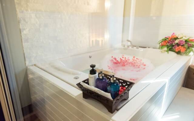 Bangkok Natural Spa Resort and Suite