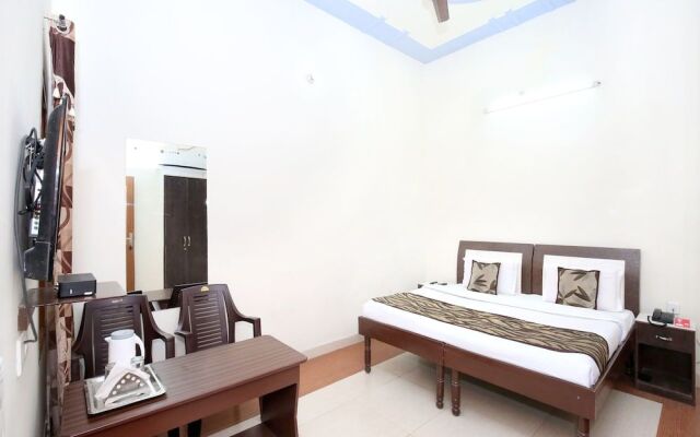 OYO 7609 Hotel Dolphin