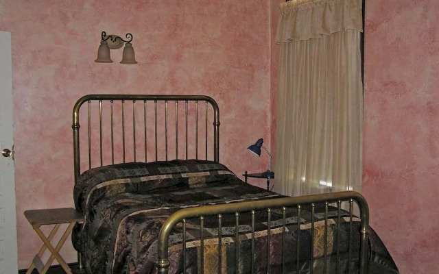 Model-T Inn & Restaurant