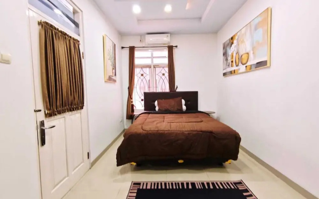 Villa Amalura – Guest Rooms – Yogyakarta