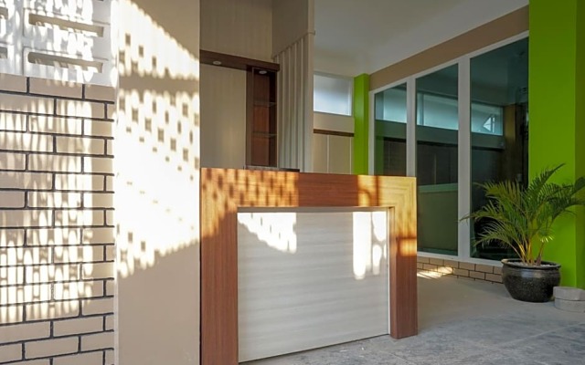 Vaccinated Staff - OYO 948 Vivi Residence Syariah II