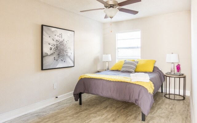 SoHo 2 BR with Parking and WiFi by Frontdesk