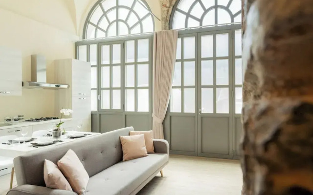 Romantic Escape City Centre With Jacuzzi & Parking