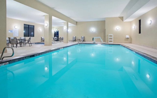 Holiday Inn Express Hotel & Suites Truth