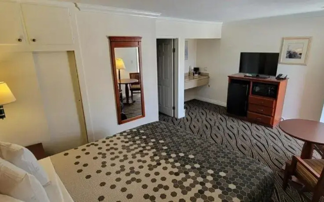 Redondo Inn and Suites