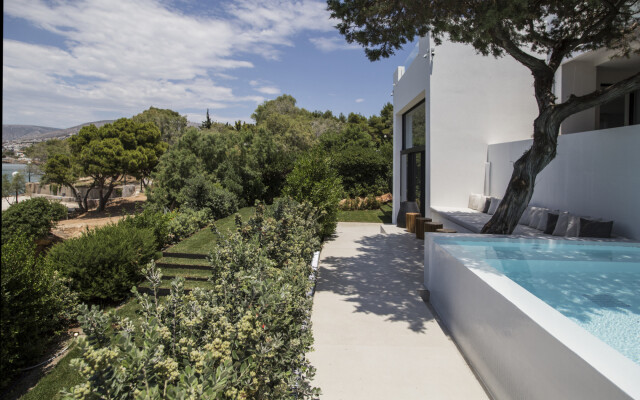 Beachfront Villa in Kavouri