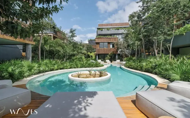 2BR w Private Pool - Steps Away From the Beach