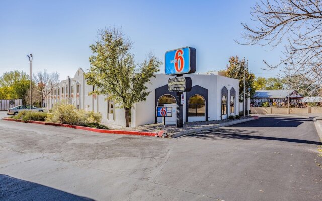 Motel 6 Santa Fe Central