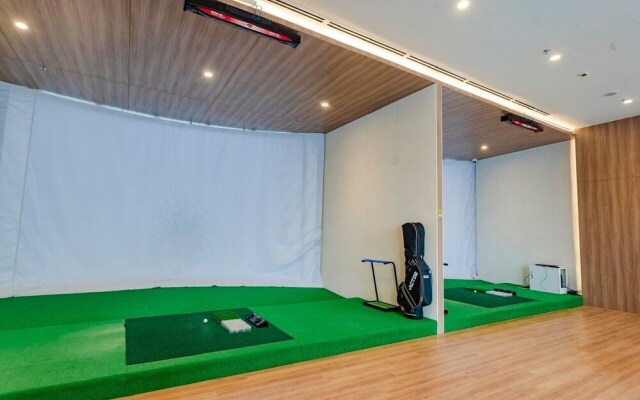 Midtown The Peak Apartment by VnHouse