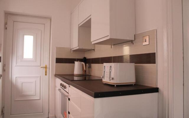 Cosy 3 bedroom house in quiet residential area