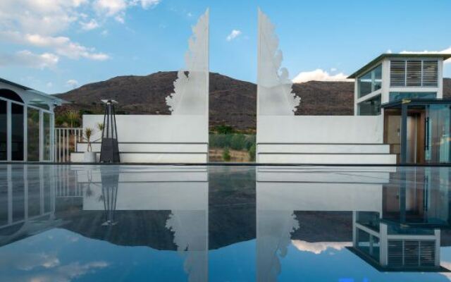 Dali First Glimpse Cloud Top Cliff Beauty Hostel