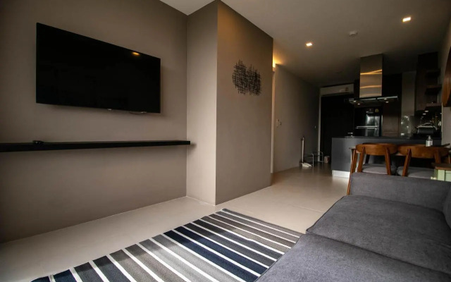 Escape Condominiums Beachfront Suites - Mae Phim