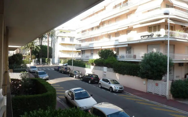 One Bedroom Palm Beach