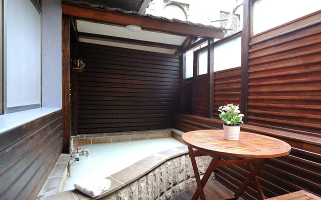 Phoenix Pavilion Hot Spring Hotel