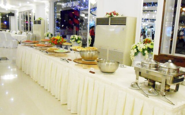 Yasaka Huong Sen Restaurant & Hotel