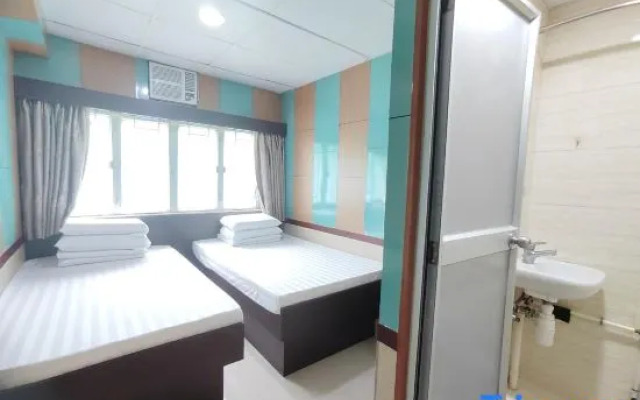 Hoo Sang Hostel (Mong Kok Metro Station E1 Exit)