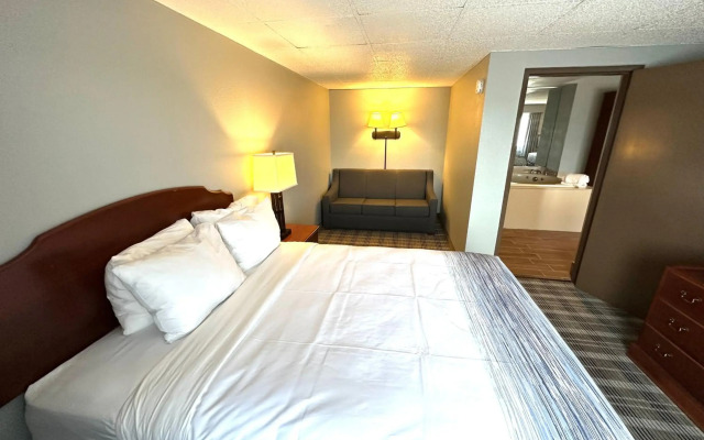 AmericInn & Suites By Wyndham Baraboo Event Center