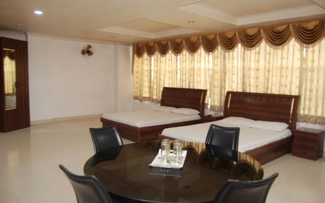 OYO 13365 Hotel Teg Royal