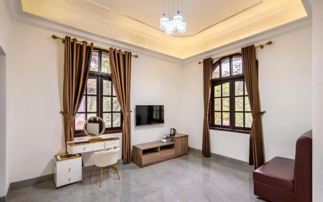 Van Xuan Royal Hotel