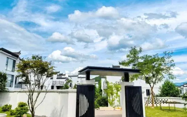 Taining Extraordinary Companion Mountain Residence