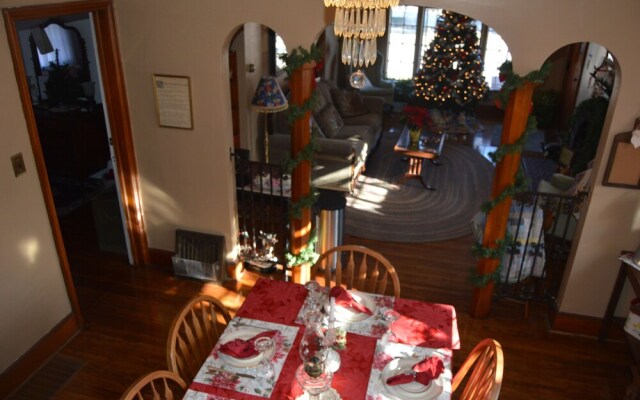 Maple Street Bed and Breakfast LLC