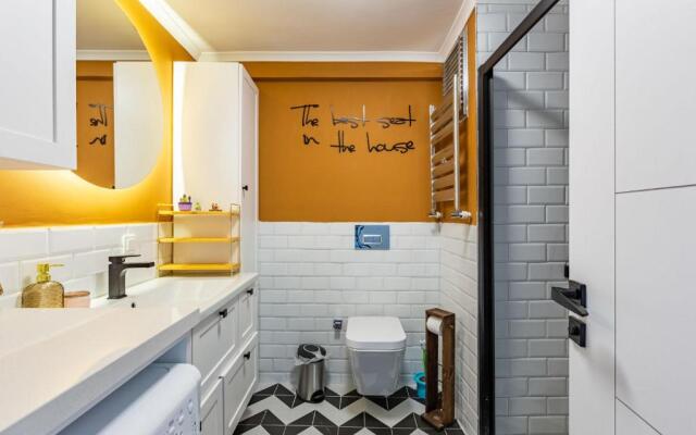Stylish Apartment in Moda near Popular Attractions with Balcony