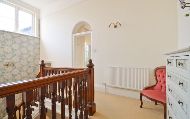 Imposing 2-bed House in Newport