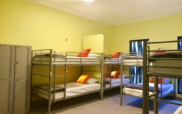 Breeze Lodge - Hostel