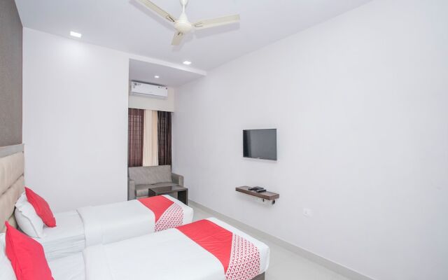OYO 15352 Sahara Suites