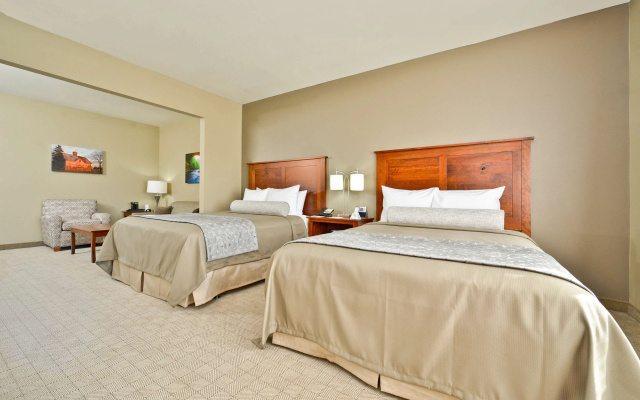 Green Mill Village Hotel & Suites, BW Signature Collection
